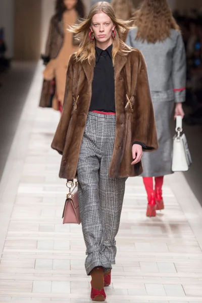 Look 5